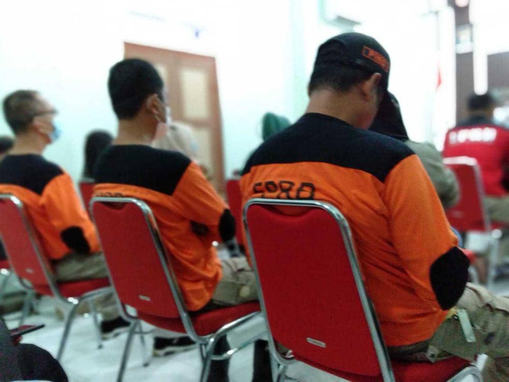 Ilustrasi relawan bencana.(IDN Times/Daruwaskita)