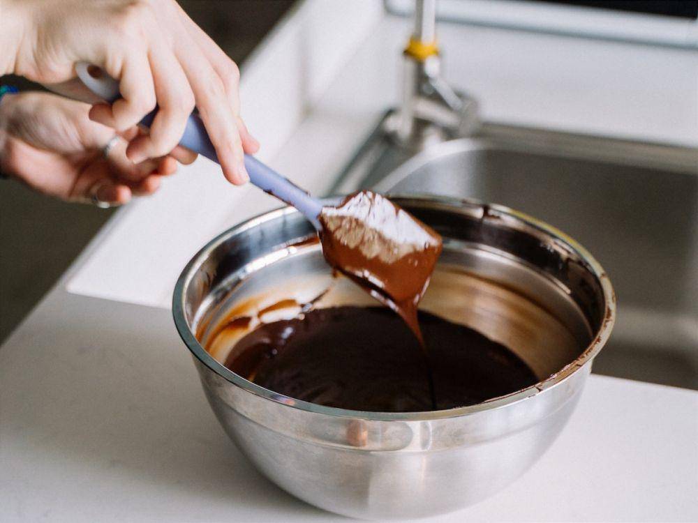 ilustrasi membuat cokelat lumer (pexels.com/Anna Tarazevich)