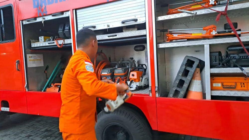 Peralatan pemotong material berat ikut dibawa tim SAR Semarang dalam proses membantu evakuasi korban gempa bumi di Cianjur Jabar. (Dok Humas SAR Semarang)