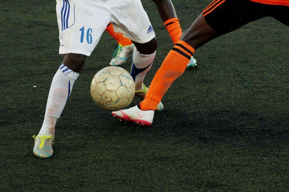 ilustrasi cedera yang umum dialami pemain sepak bola (unsplash.com/Jannik Skorna)