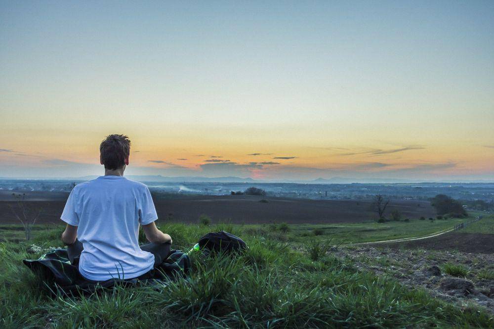ilustrasi meditasi di alam (Pixabay.com/Benjamin Balazs)