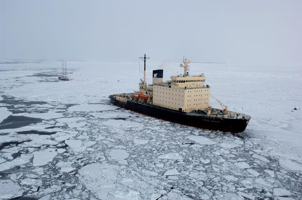 Kuasai Laut Arktik, Putin Pamerkan Kekuatan Kapal Pemecah Es