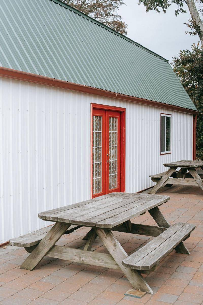 Model pintu masuk berwarna terang (pexels.com/Any Lane)