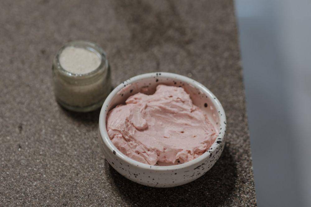 potret clay mask untuk perawatan (pexels.com/Polina Kovaleva)