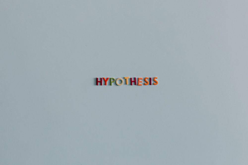 tulisan hypothesis berbagai warna (pexels.com/Tara Winstead)