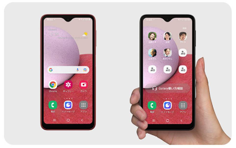 ilustrasi memegang Samsung Galaxy A23 5G versi Jepang (galaxymobile.jp)