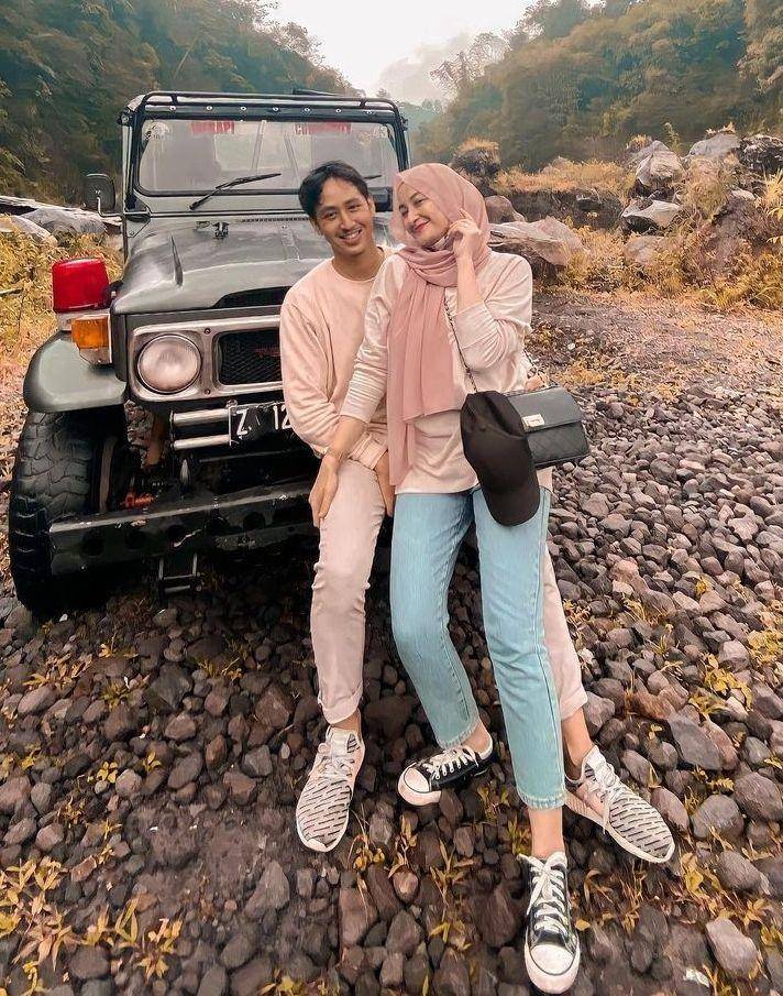 OOTD Couple Shania Indriani (instagram.com/shaniaindryn)