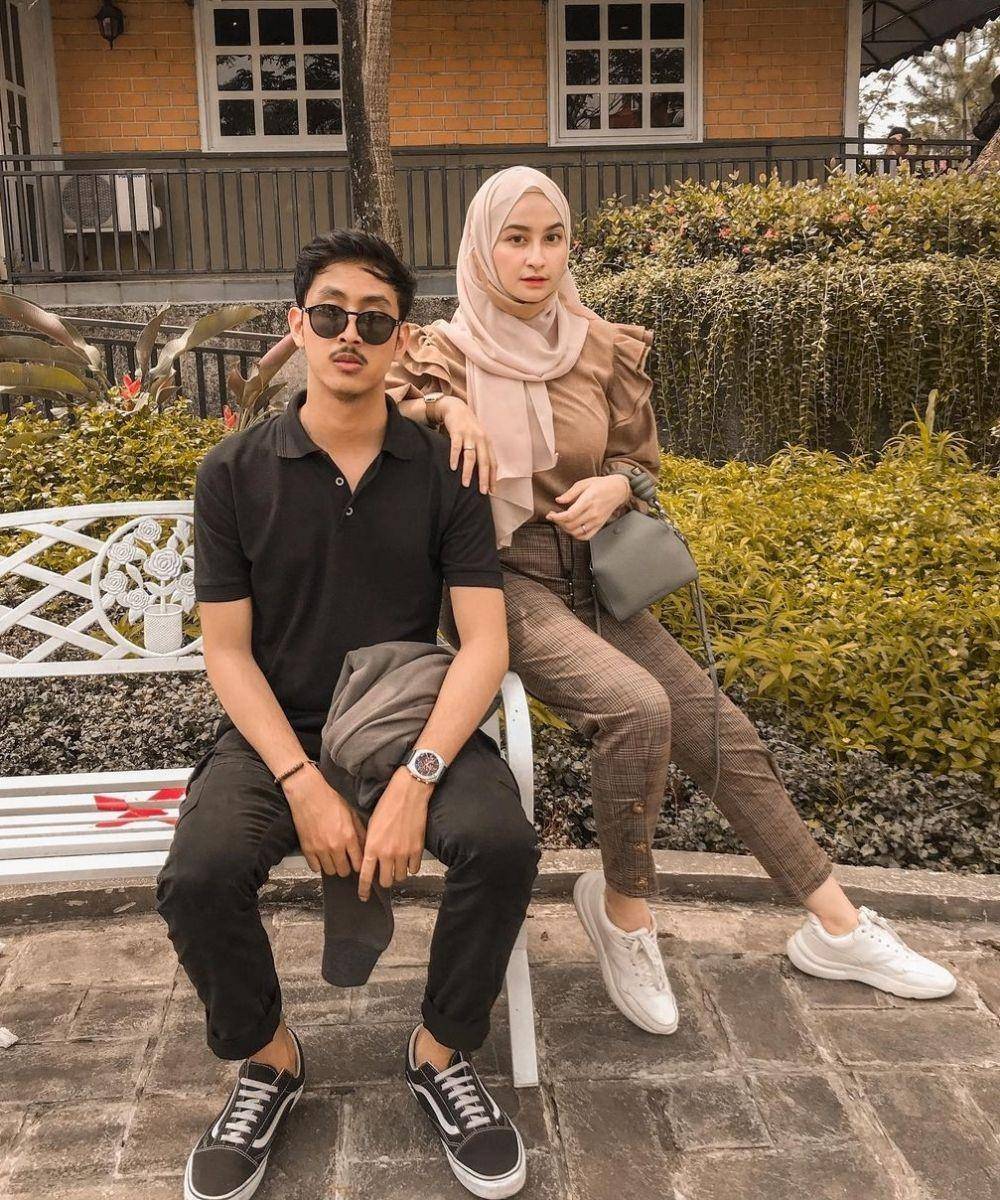 OOTd Couple Shania Indriani (instagram.com/shaniaindryn)