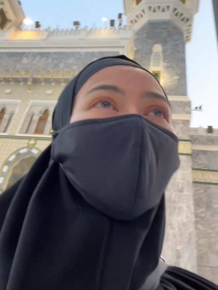 potret Yura Yunita saat umrah (instagram.com/yurayunita)