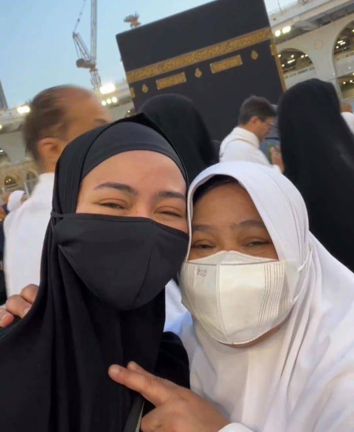 potret Yura Yunita saat umrah (instagram.com/yurayunita)