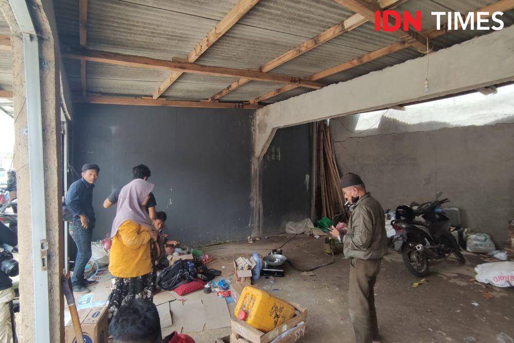 Rumah yang hancur di desa Gasol, Cianjur akibat gempa (IDN Times/Yosafat Diva Bayu Wisesa)