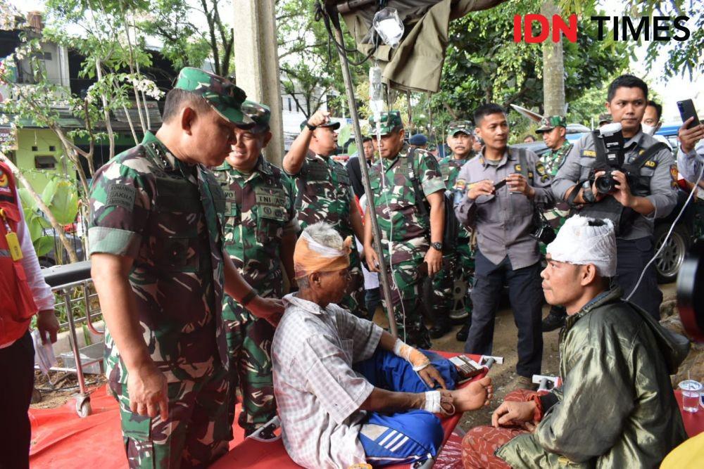 Sambangi Korban Gempa, Kasad Dudung: Warga Terdampak Pasti Tertangani