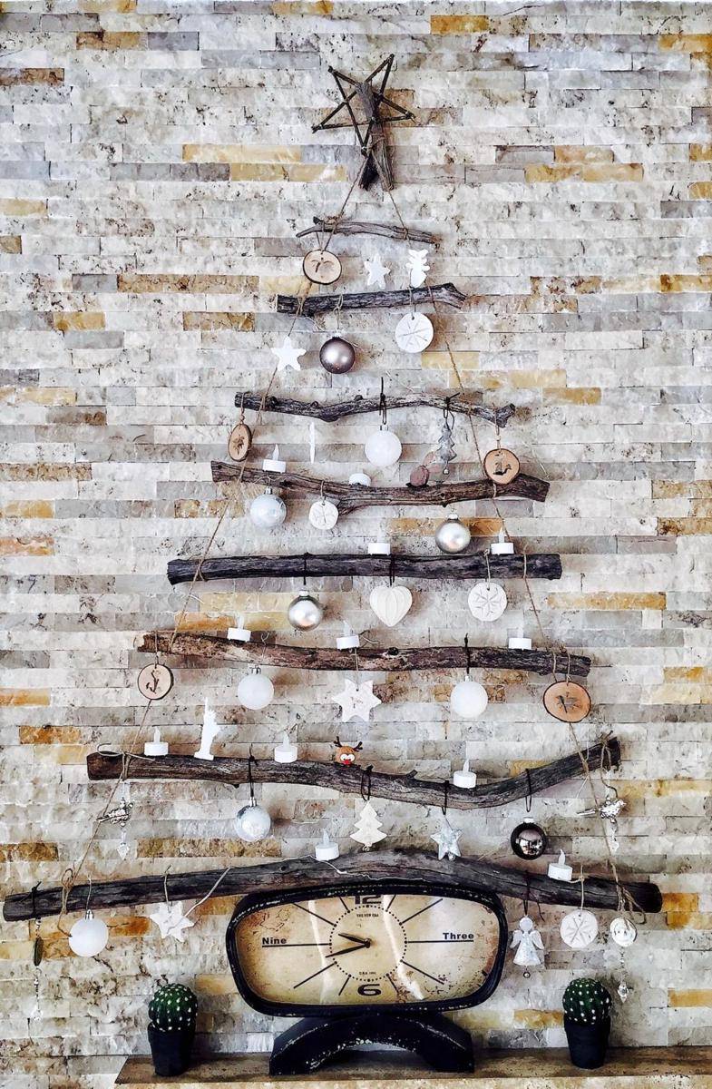 Pohon Natal pakai kayu dan tali (pexels.com/pascal claivaz)