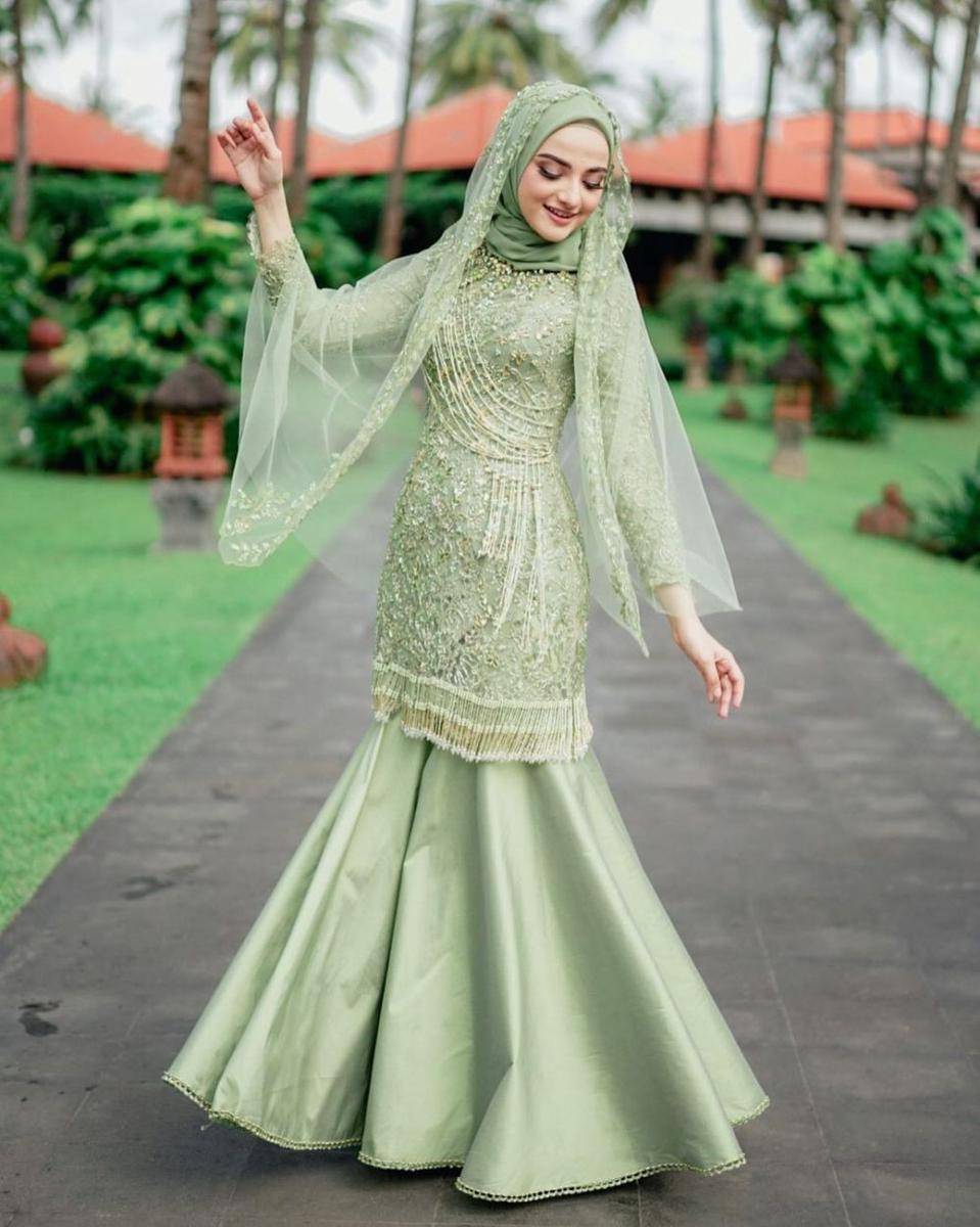 Kebaya Karya Asky Febrianti (instagram.com/askyfebrianti)