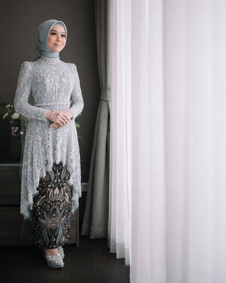 Kebaya Karya Lenzi Lazuardi (instagram.com/lenzilazuardi)