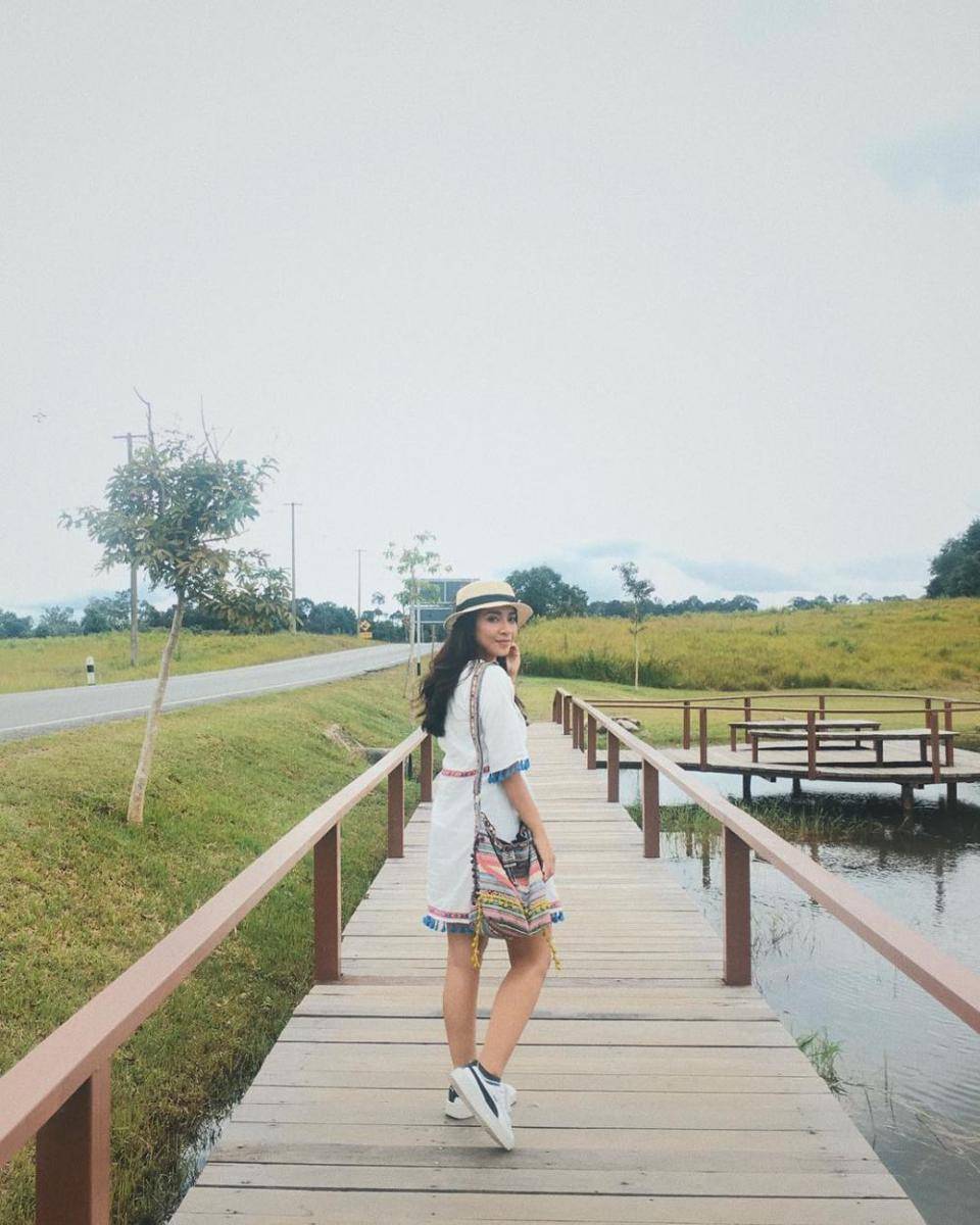 ide outfit traveling ala Dinda Kirana (instagram.com/dindakirana.s)