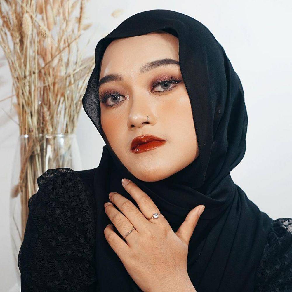 Arabian makeup looks ala Indira Kalistha (instagram.com/indirakalistha)