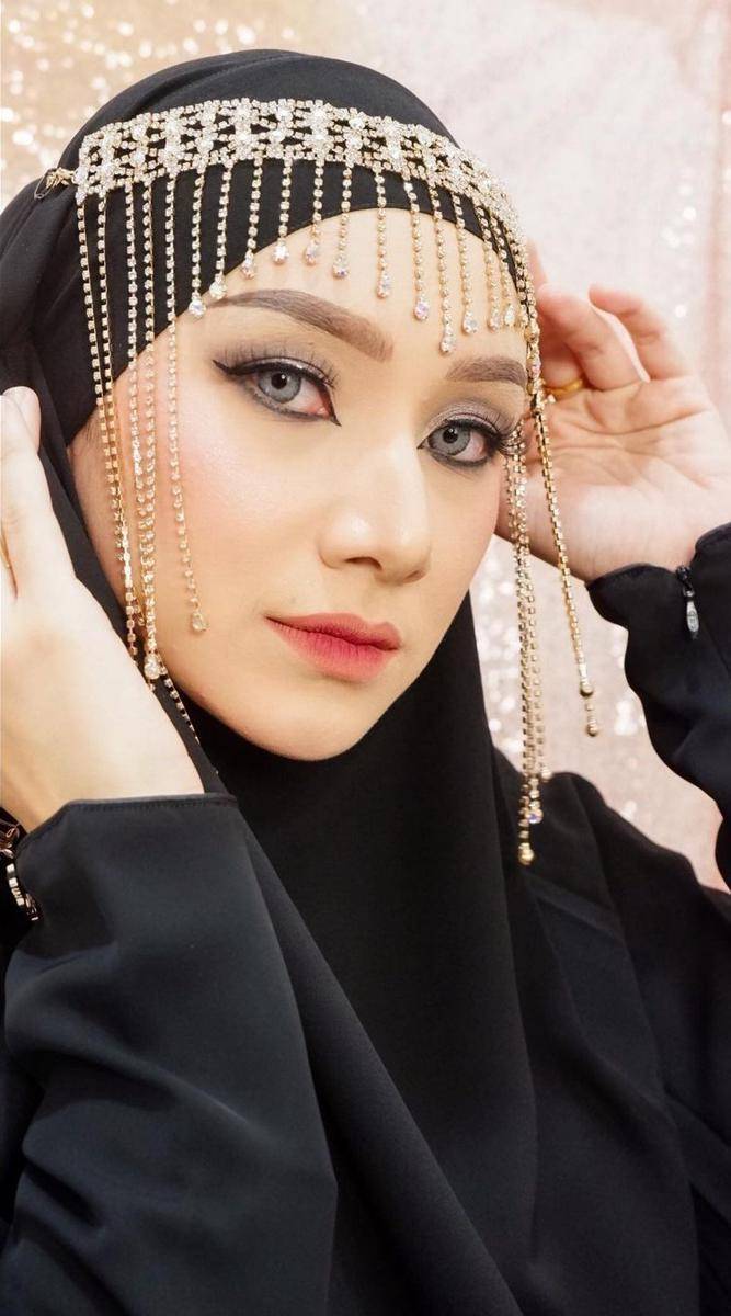 Arabian makeup looks ala Indri Giana (instagram.com/_indrigiana_)