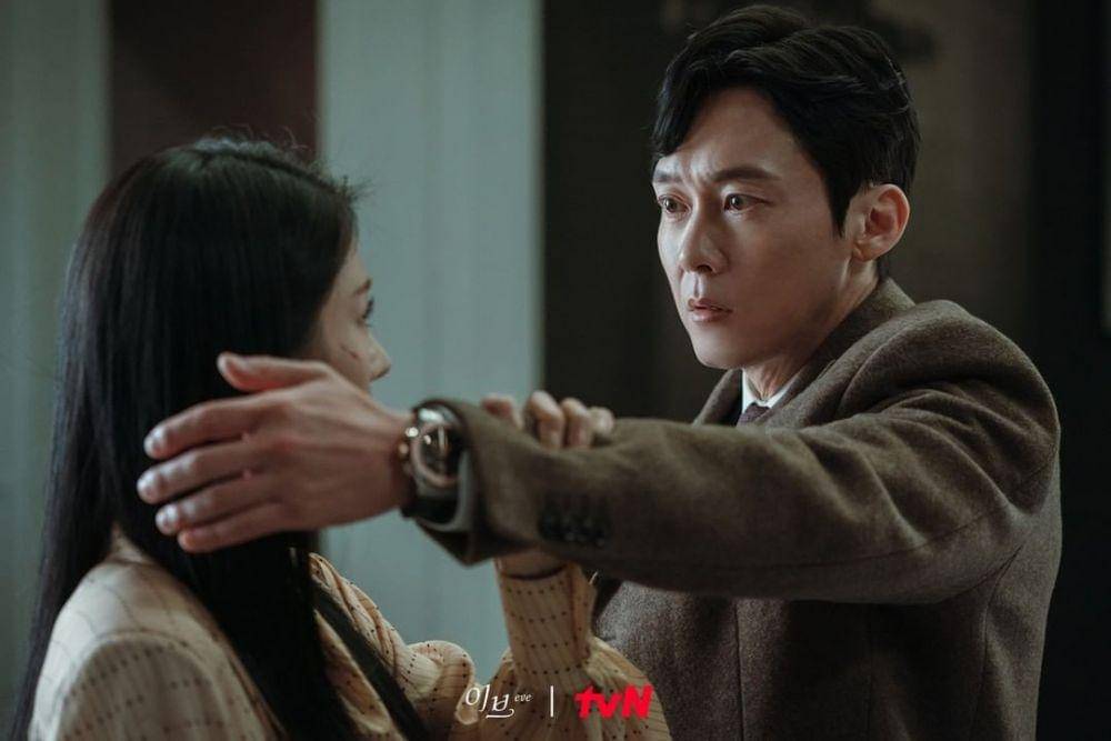 cuplikan momen La El dan Eun Pyeong dalam drama Eve (instagram.com/tvn_drama)