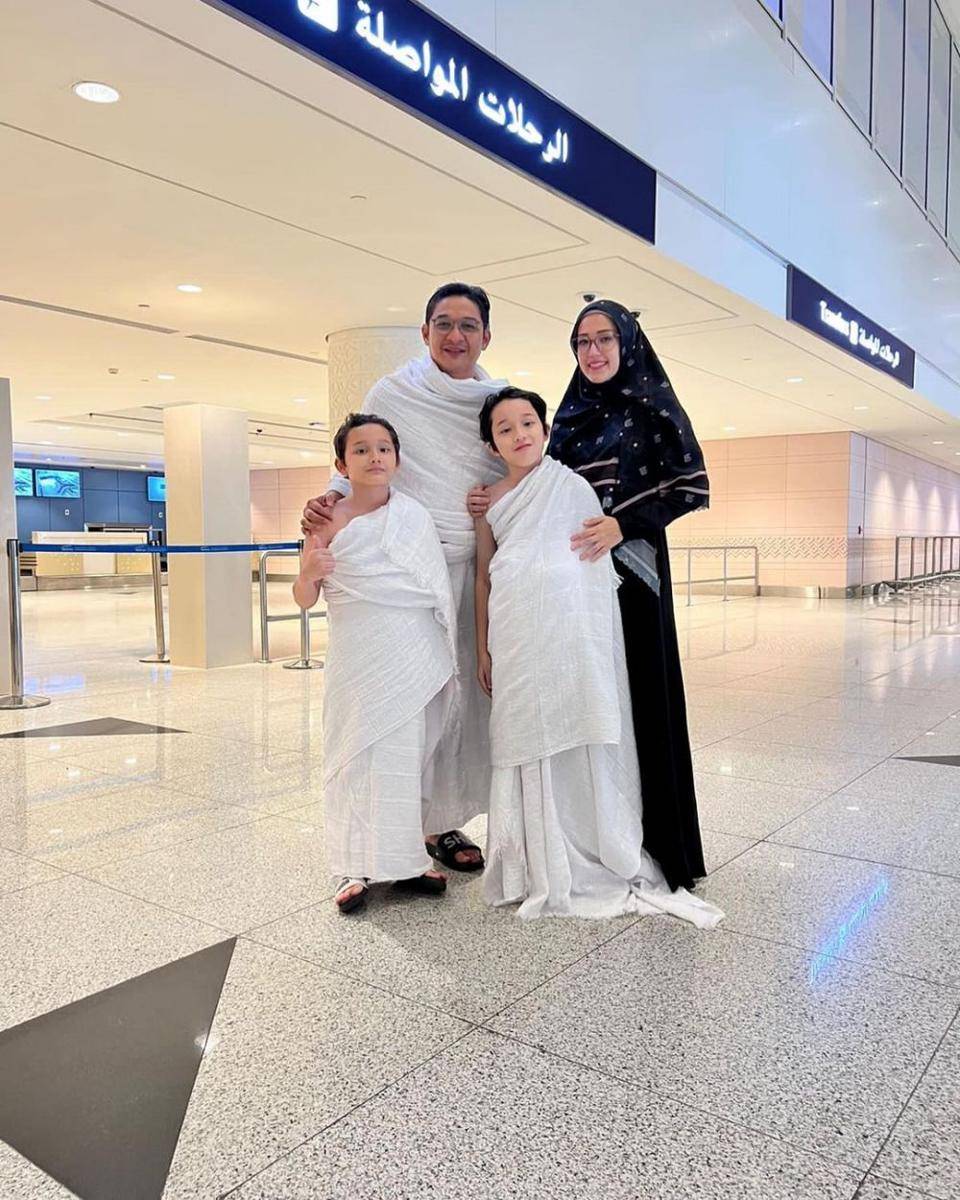 potret umrah Pasha Ungu, istri, dan kedua putranya (instagram.com/pashaungu_real01)