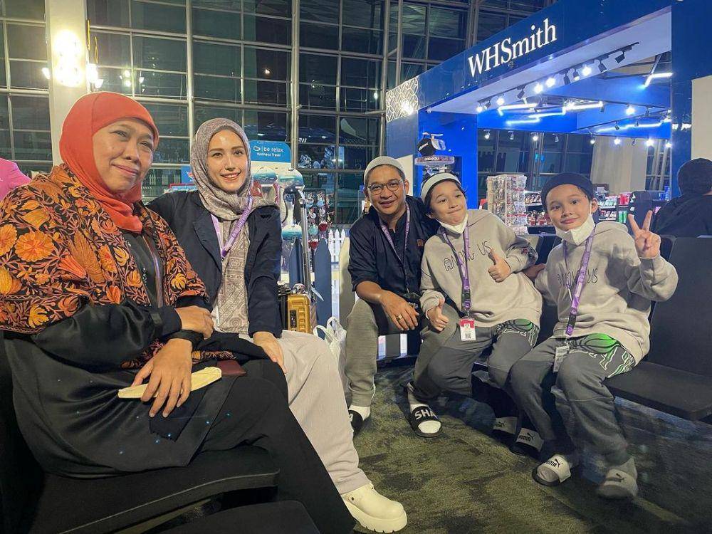 potret umrah Pasha Ungu, istri, dan kedua putranya (instagram.com/pashaungu_real01)