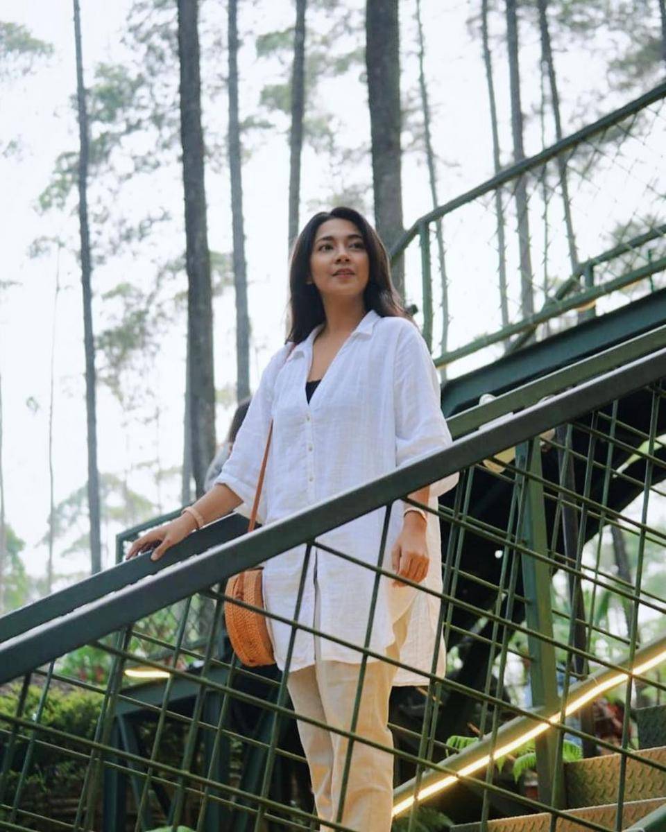 ide outfit traveling ala Dinda Kirana (instagram.com/dindakirana.s)