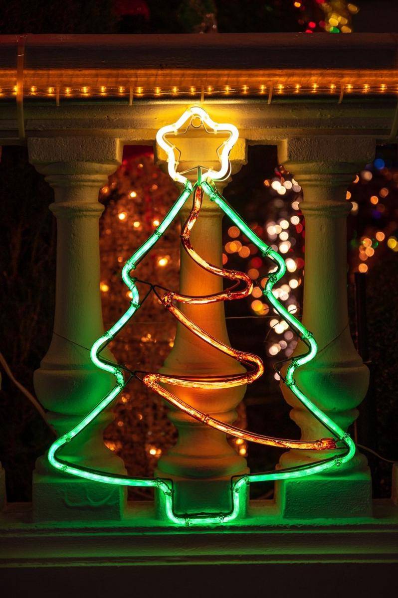 Lampu neon pohon Natal (pexels.com/Caio)