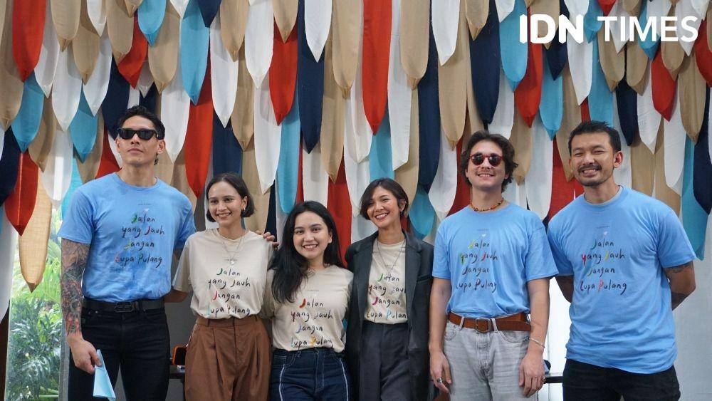 para pemain Jalan Yang Jauh Jangan Lupa Pulang pada Rabu (23/11/2022) (Dok. IDN Times/Elizabeth Chiquita)
