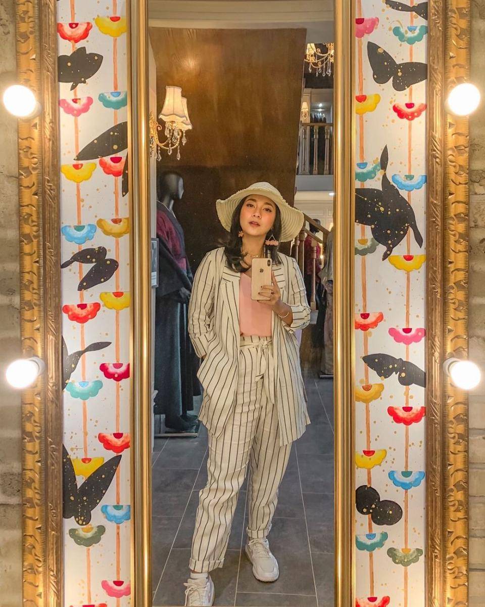 ide outfit traveling ala Dinda Kirana (instagram.com/dindakirana.s)