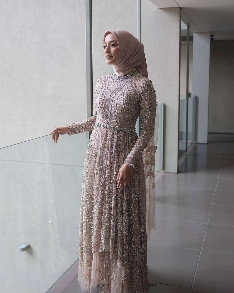 Kebaya Karya Lenzi Lazuardi (instagram.com/lenzilazuardi)