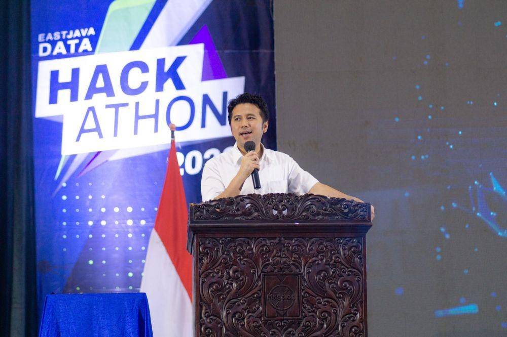 Emil Dardak memberikan pidato di acara East Java Data Hackathon 2022 (Dok. JCI East Java)