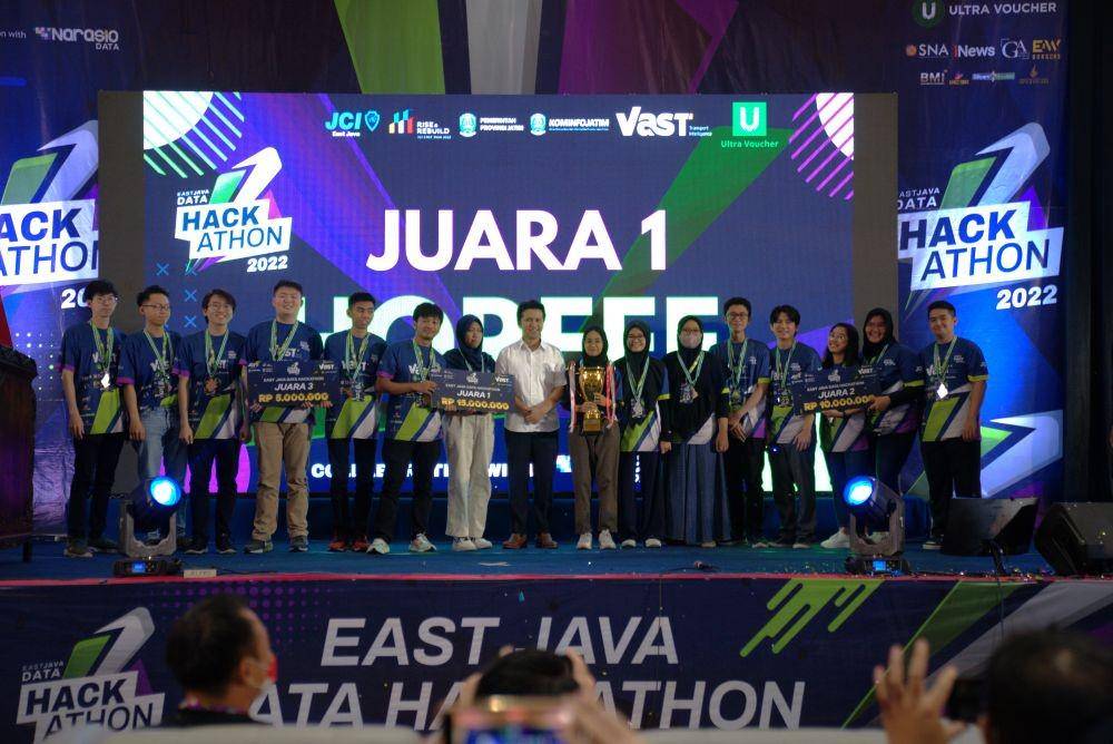 Para pemenang East Java Data Hackathon 2022 (Dok. JCI East Java)