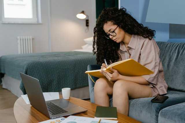 4 Fakta Menarik Dedikasi Tinggi, Bukan Sekadar Usaha