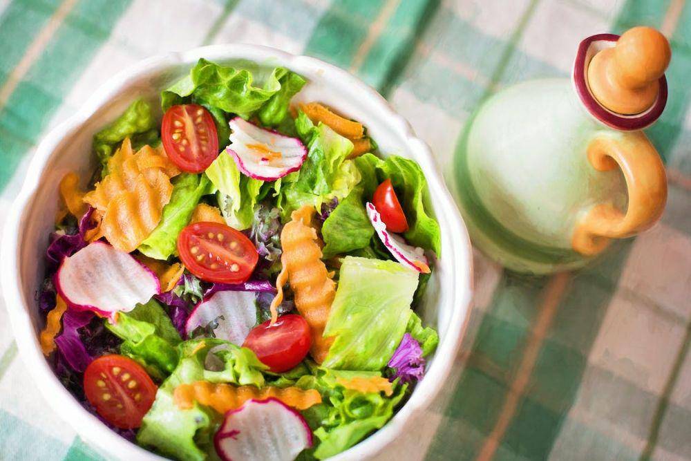 ilustrasi salad (pexels.com/Jill Wellington)