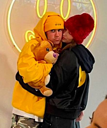 potret lucu justin dan hailey (instagram.com/jaileysiconic)