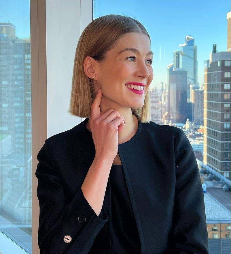 Rosamund Pike (instagram.com/mspike)