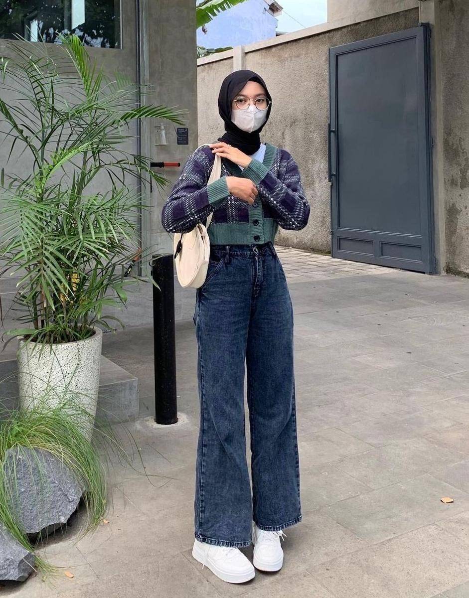 Padu padan jeans style hijab (instagram.com/lutvy_putri)