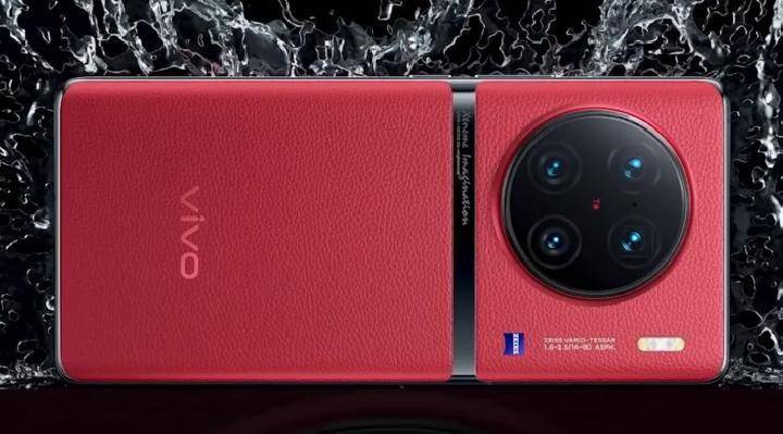 ilustrasi Vivo X90 Pro+ yang direndam dalam air (vivo.com.cn)