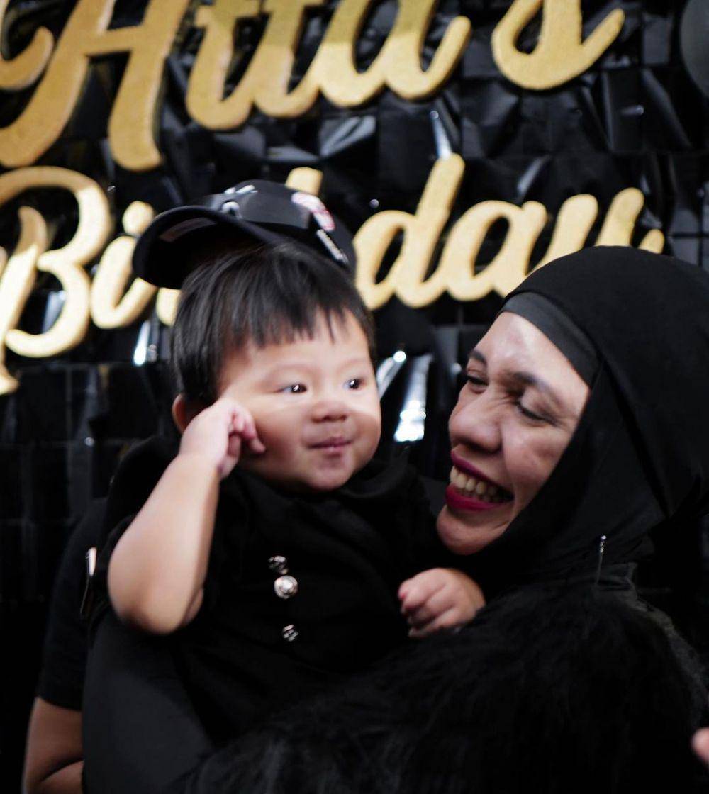 potret Ameena Hanna Nur Atta bersama kakek dan nenek (instagram.com/genifaruk)
