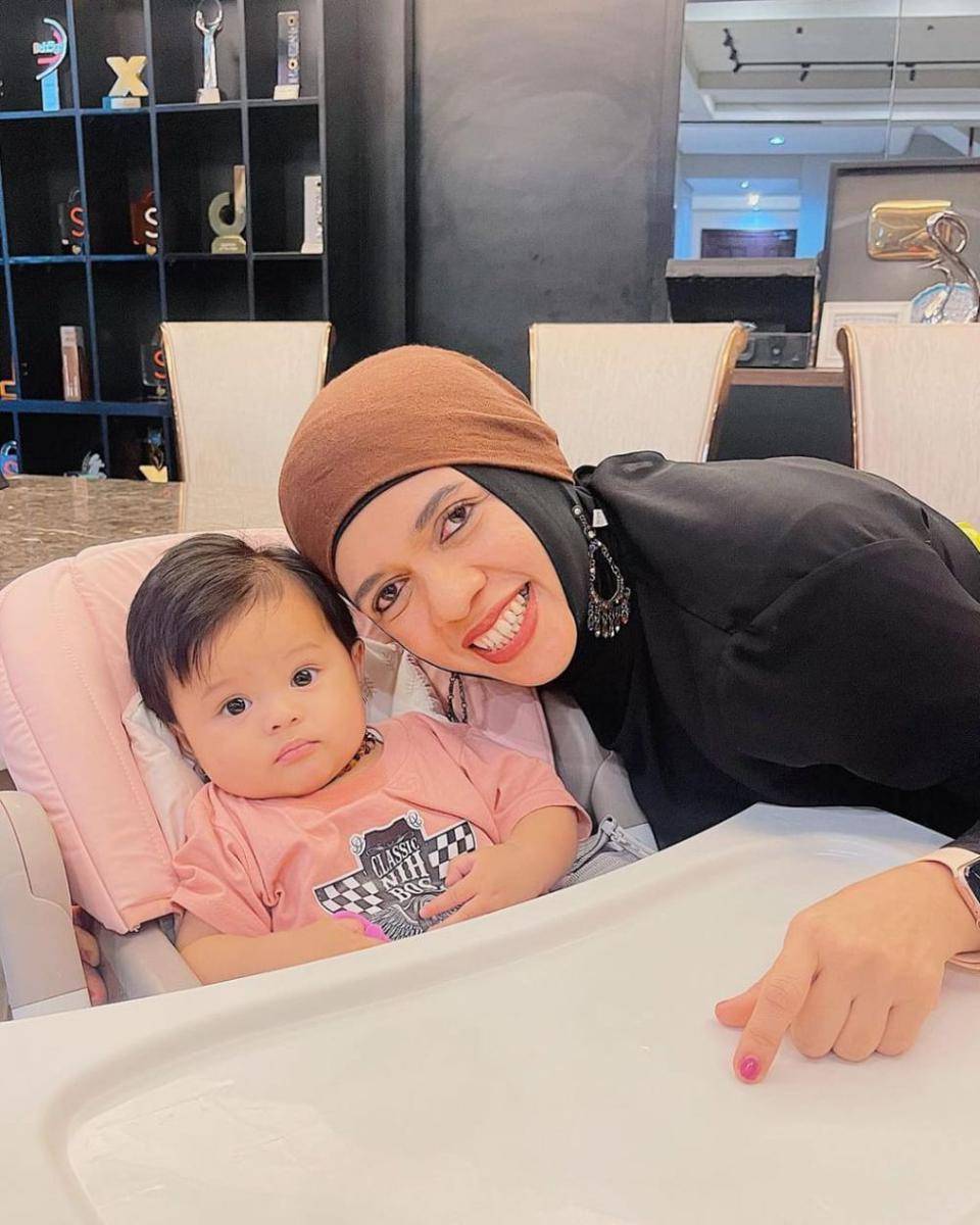 potret Ameena Hanna Nur Atta bersama kakek dan nenek (instagram.com/genifaruk)