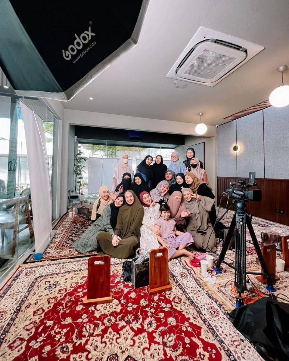 potret Dara Arafah dan artis lain (instagram.com/wardahmaulina_)