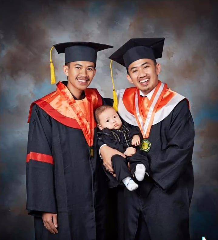potret wisuda ustaz Syam (instagram.com/syam_elmarusy)