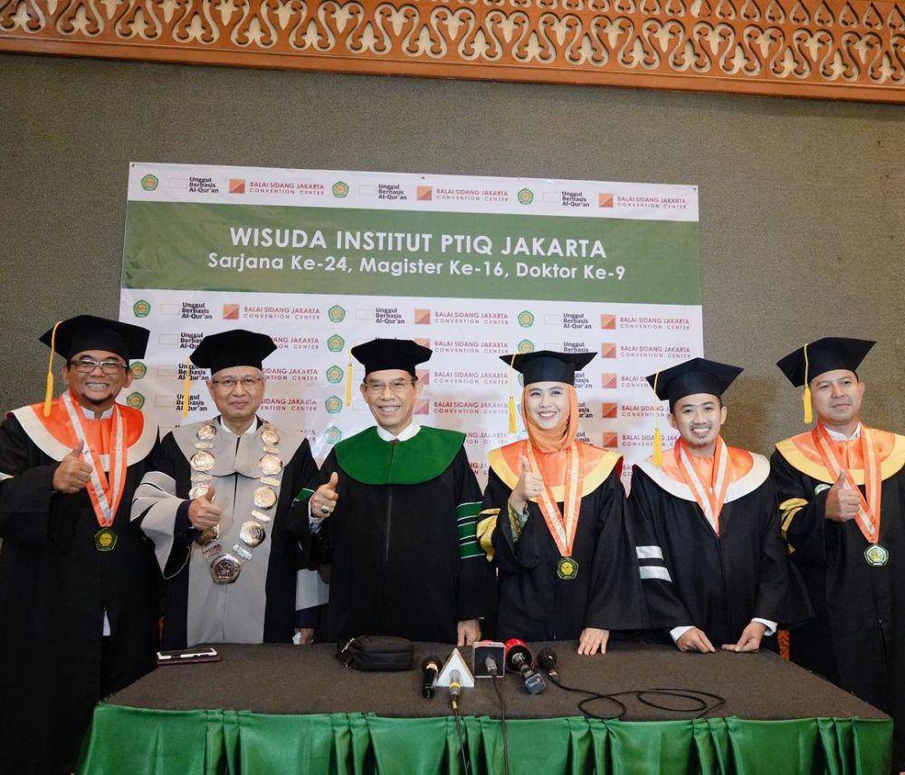 potret wisuda ustaz Syam (instagram.com/okisetianadewi)