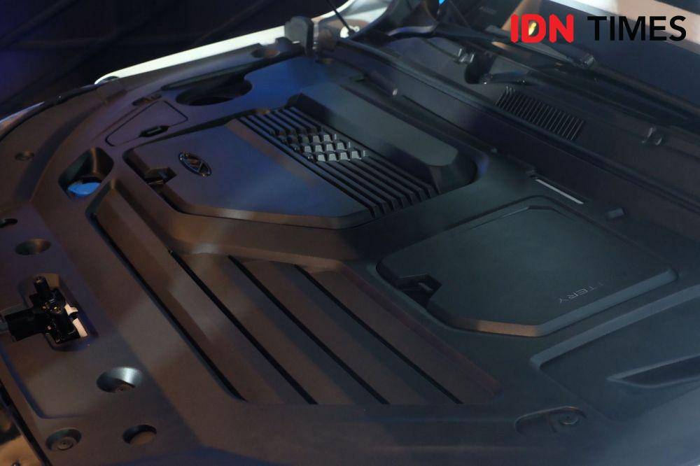 Ruang mesin Chery Tiggo 8 Pro terlihat rapi dengan cover (IDN Times/Fadhliansyah)