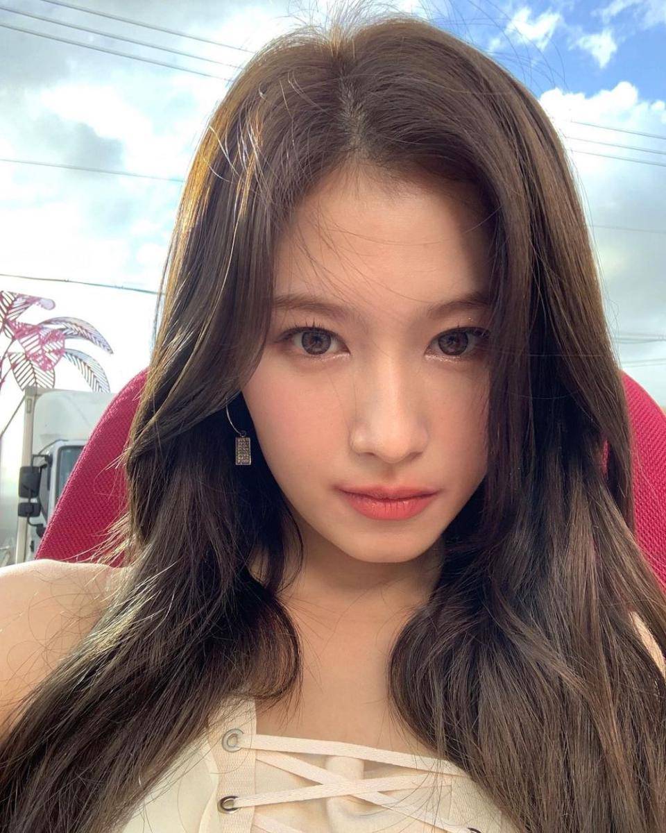 Sana TWICE (instagram.com/m.by__sana)