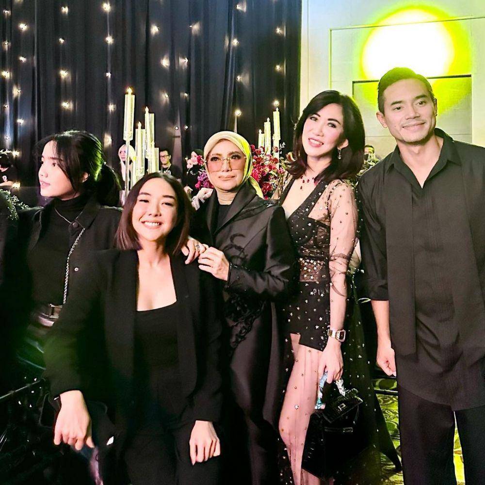potret artis di pesta ulang tahun Helena Lim (instagram.com/sonia_wibisono)