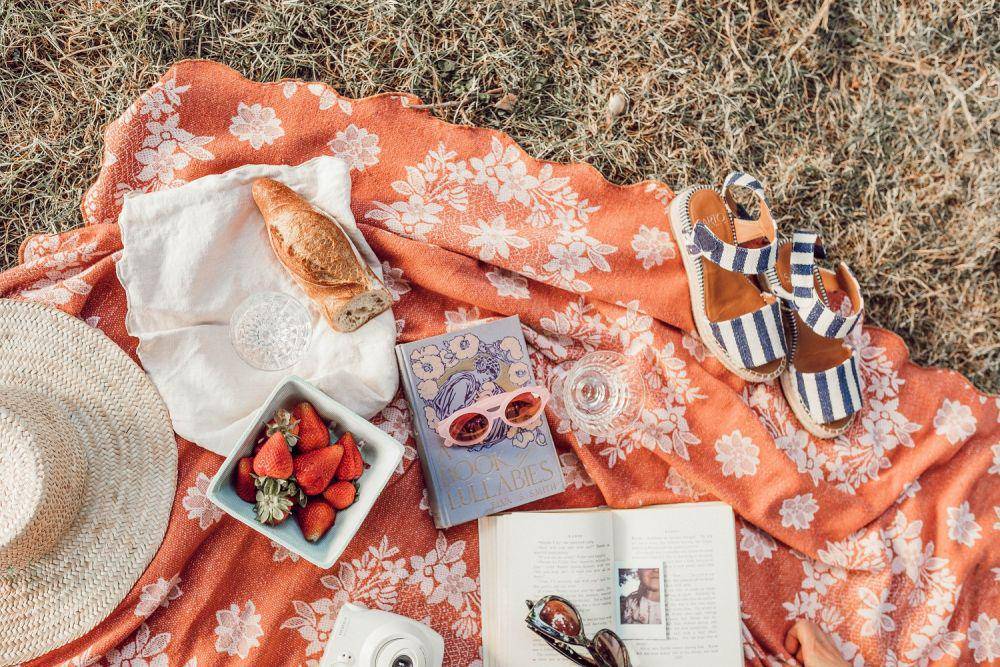 Ide dekorasi piknik (unsplash.com/@lianamikah)