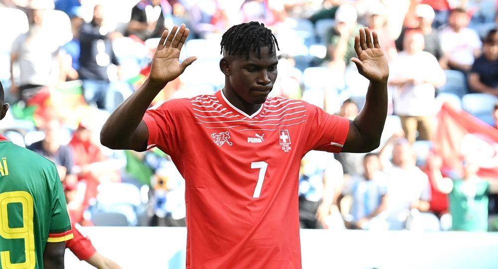 Breel Embolo tak lakukan selebrasi saat cetak gol untuk Swiss dalam laga kontra Kamerun di Piala Dunia 2022. (twitter.com/fifaworldcup)