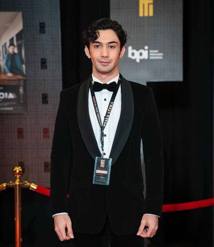 Reza Rahadian (instagram.com/officialpilarez)
