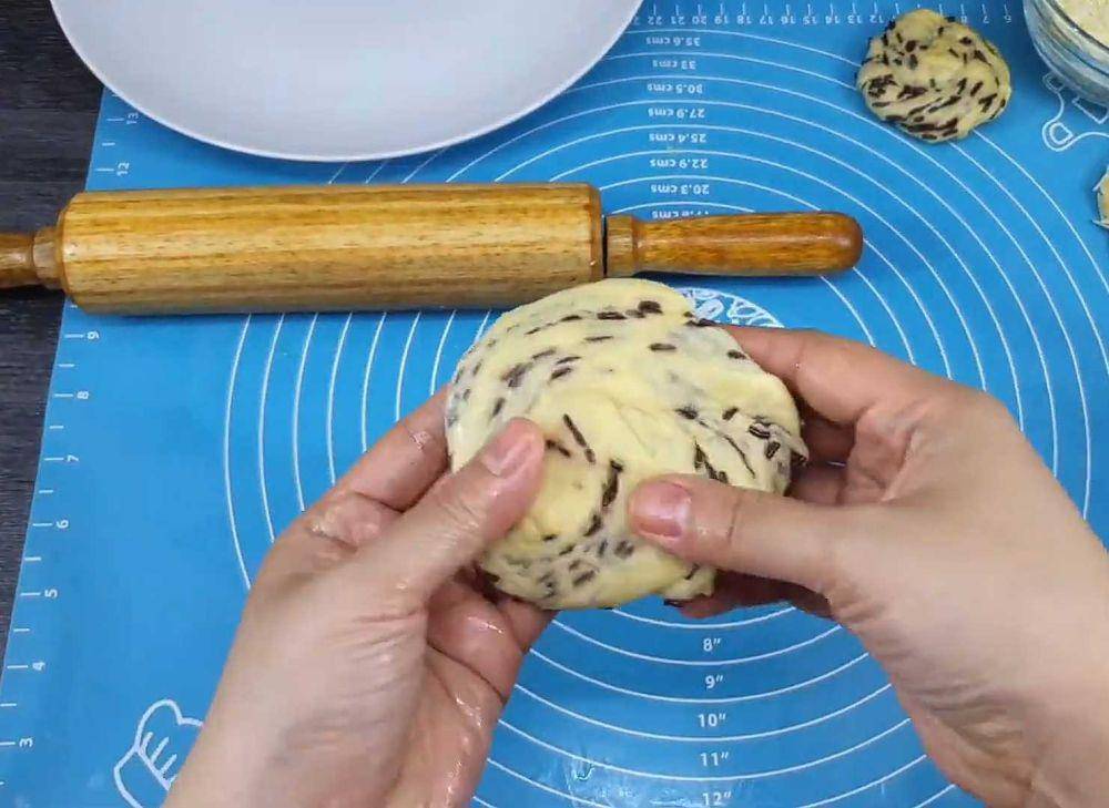 ilustrasi membentuk roti maryam (youtube.com/Dapur Imarily)